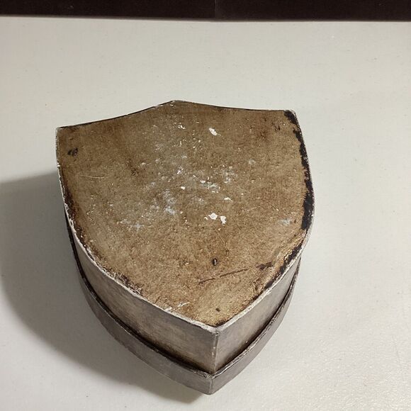 Crested Medieval Silvertone Cardboard Renaissance Cosplay Snuff Trinket Box - Picture 7 of 7